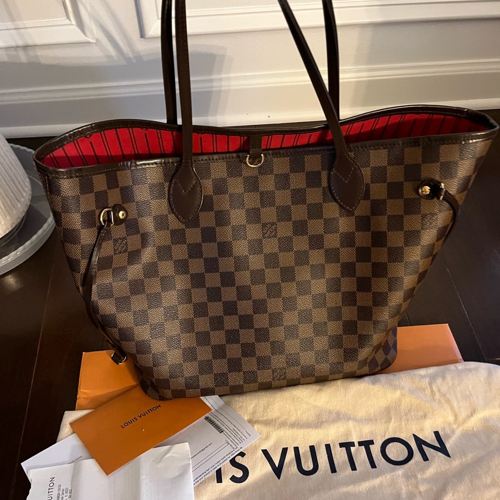 Like New Louis Vuitton bag.